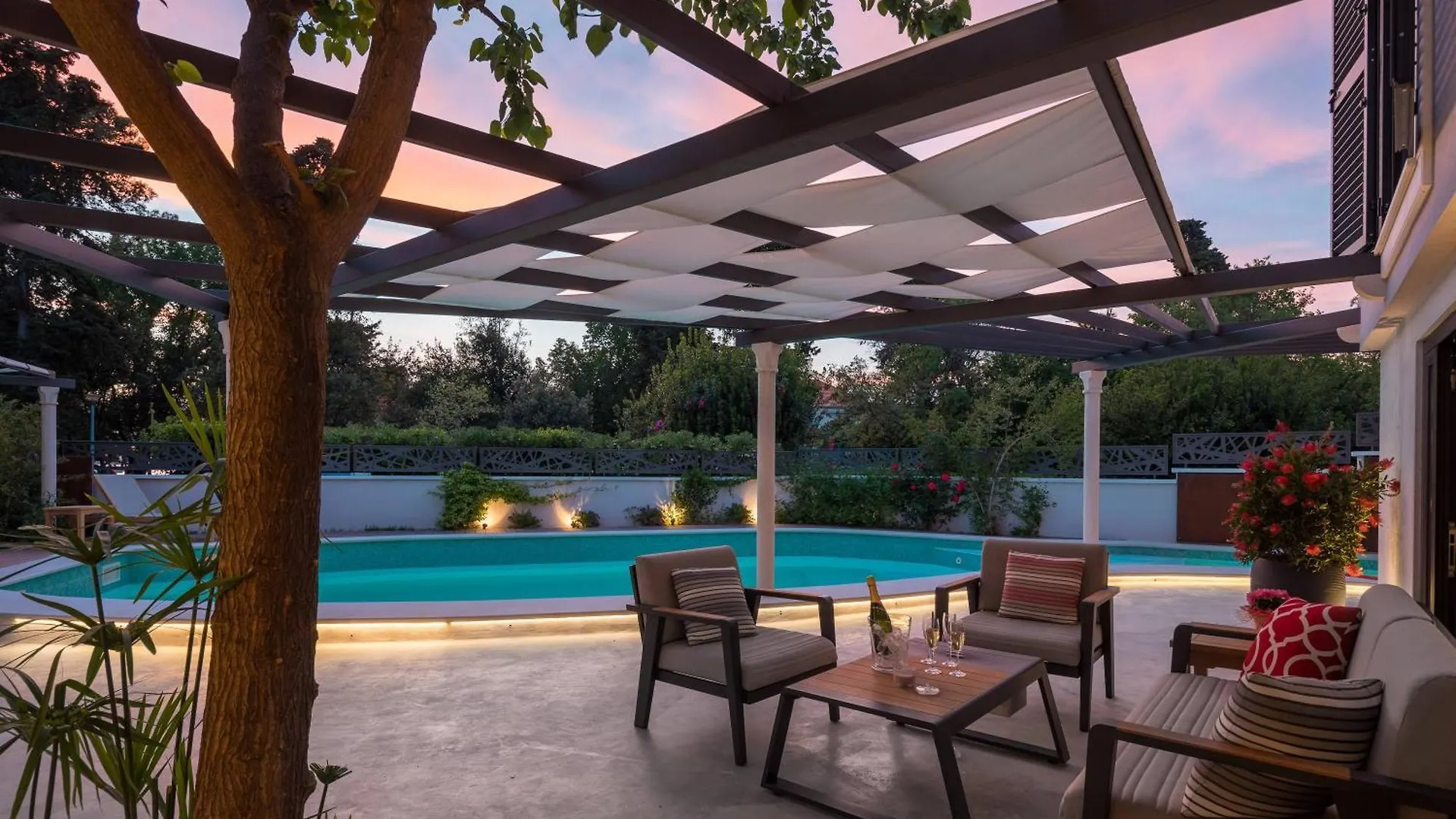 Stunning Villa Scorpaena With Swimming Pool Задар