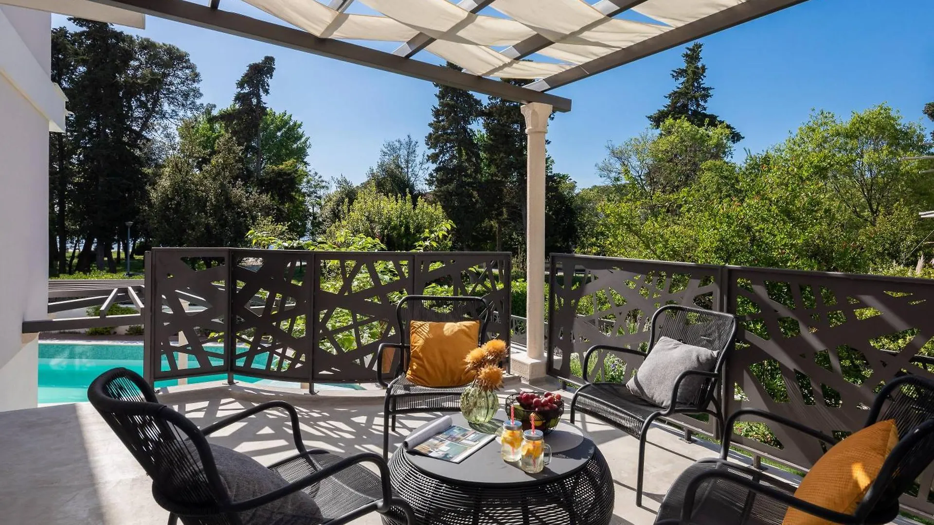Stunning Villa Scorpaena With Swimming Pool Задар